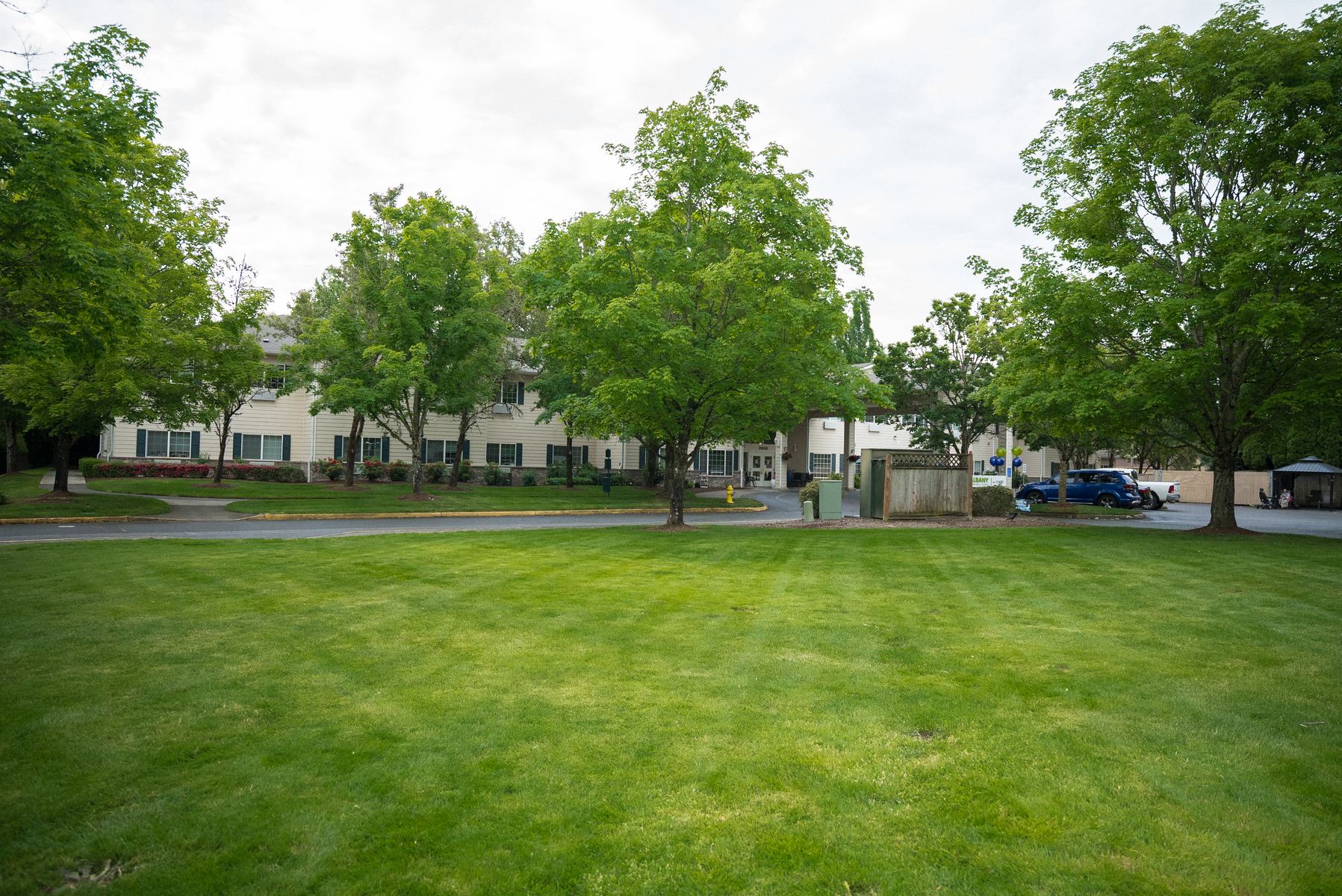 Commercial landscape management for apartment grounds in Oregon
