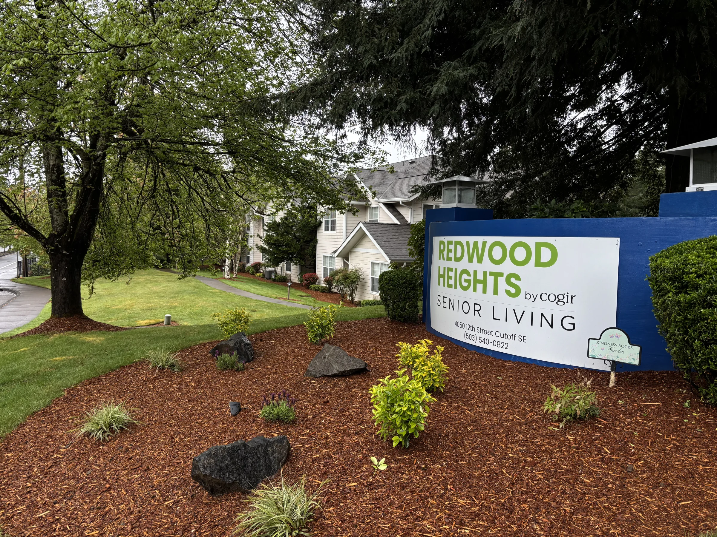 Fresh bark installation for commercial landscape beds